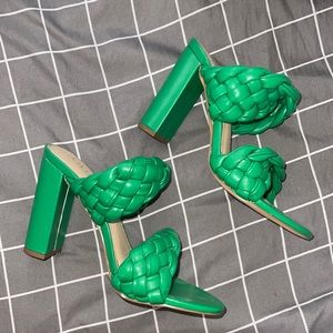 GREEN PLATFORM HEELS (NEVER WORN)